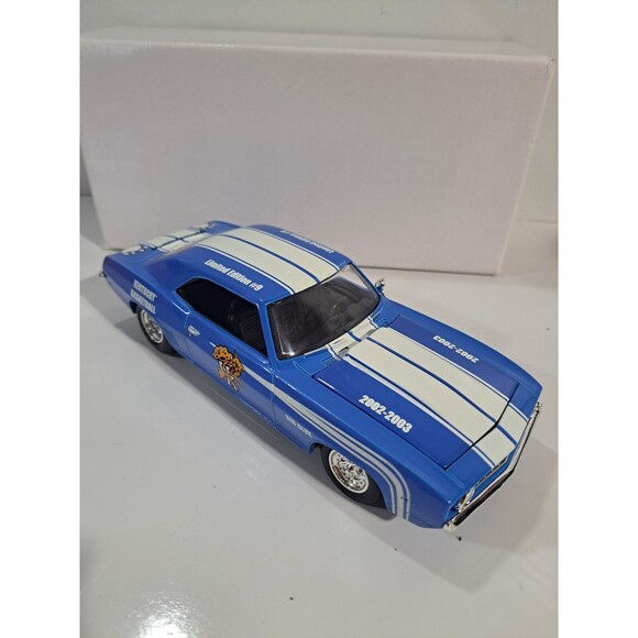 Ertl 21075P Diecast University Kentucky Basketball 1969 Chevrolet Camaro w/box